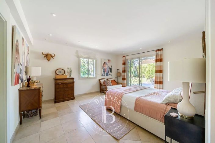 Image No.7-5 Bed House for sale