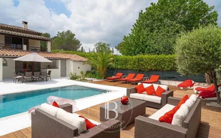 Image No.1-4 Bed House for sale