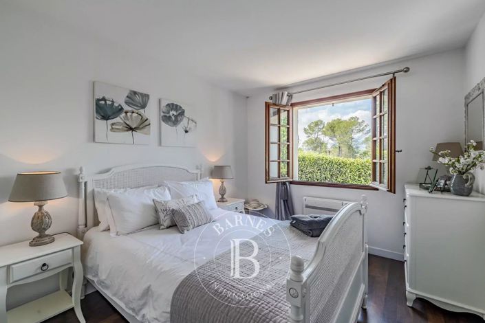 Image No.18-4 Bed House for sale