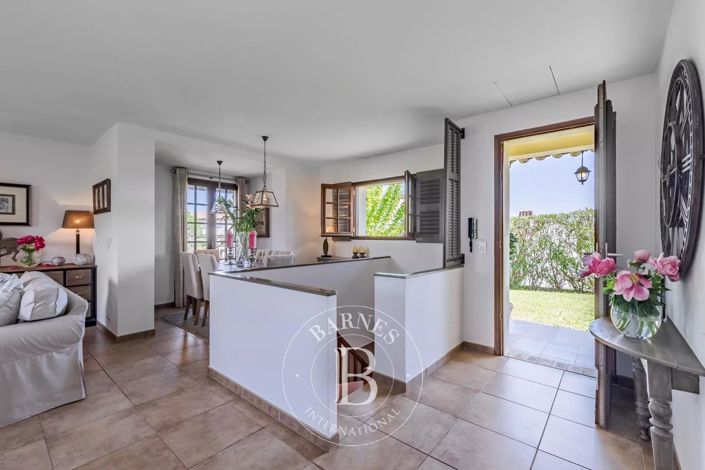 Image No.8-4 Bed House for sale