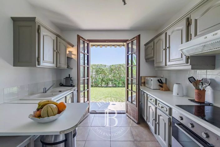 Image No.9-4 Bed House for sale