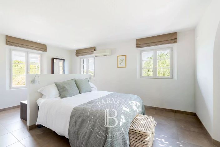 Image No.16-4 Bed House for sale