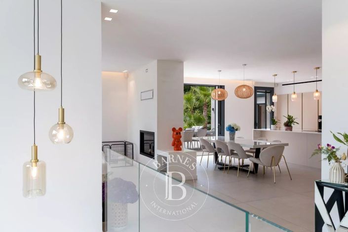 Image No.11-6 Bed House for sale