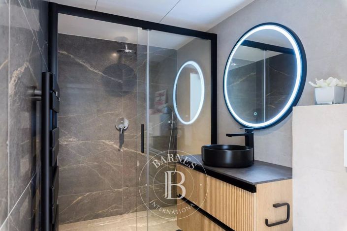 Image No.17-6 Bed House for sale