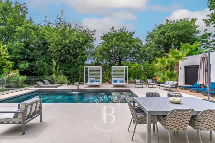 Image No.6-6 Bed House for sale