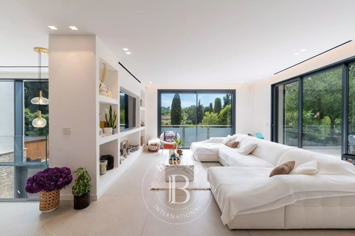 Image No.7-6 Bed House for sale