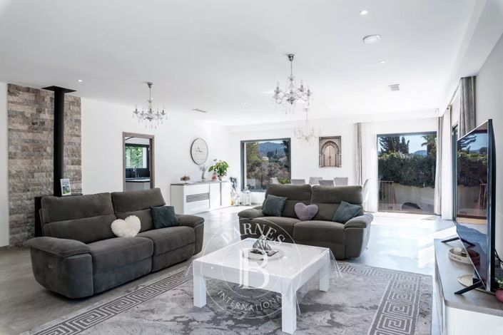 Image No.2-4 Bed House for sale