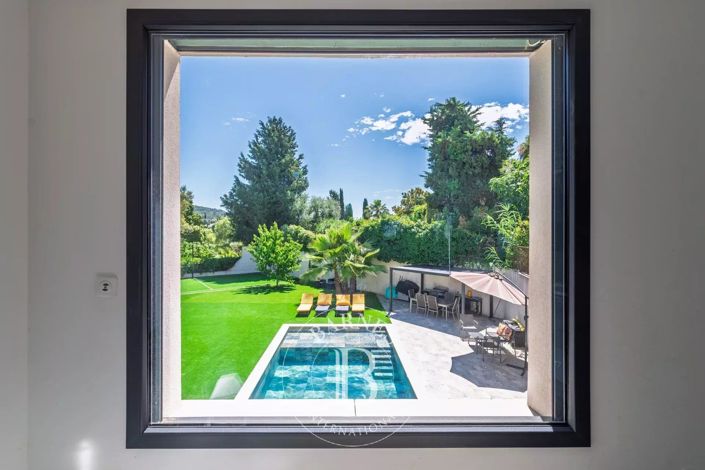 Image No.6-4 Bed House for sale