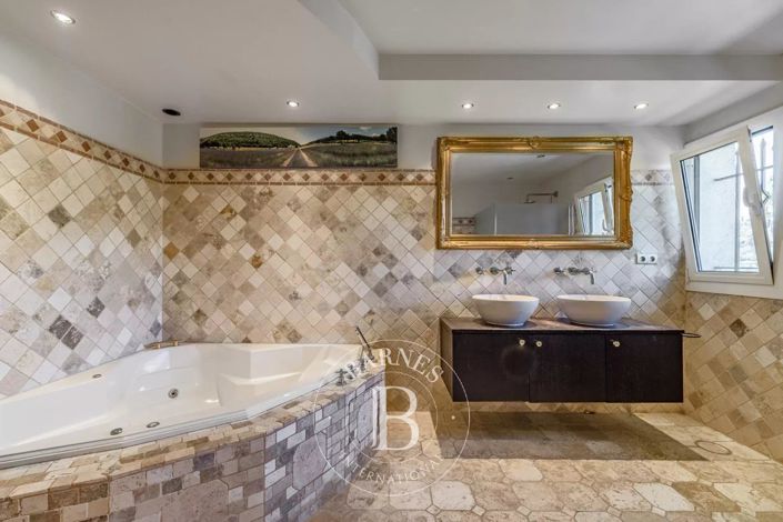 Image No.12-4 Bed House for sale