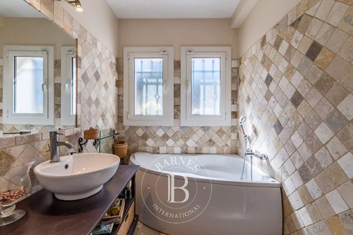 Image No.15-4 Bed House for sale