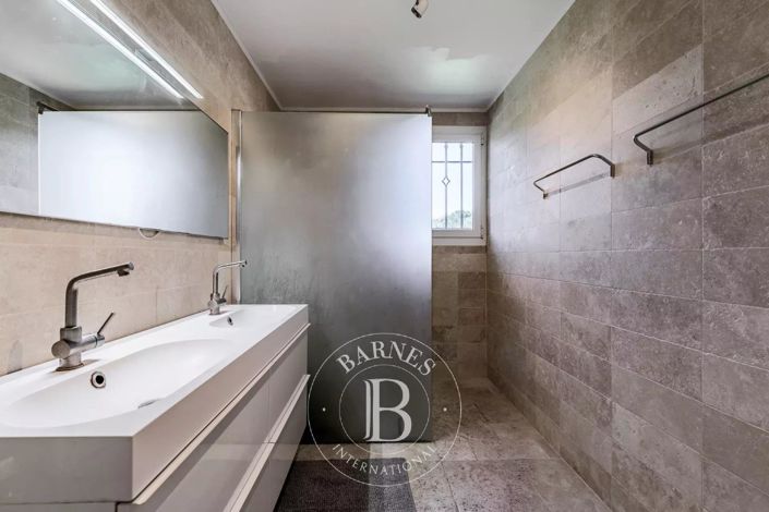 Image No.16-4 Bed House for sale