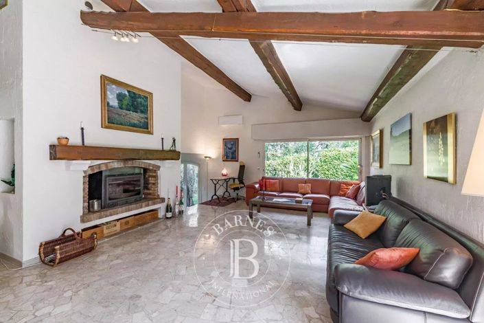 Image No.6-4 Bed House for sale