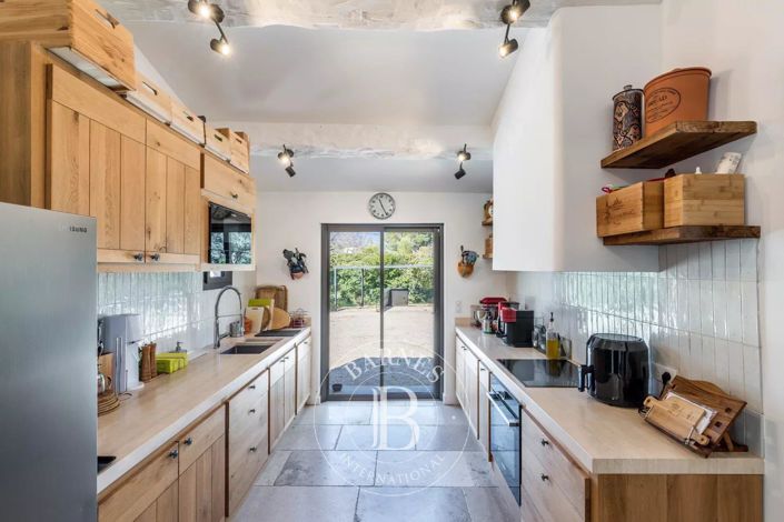 Image No.9-4 Bed House for sale