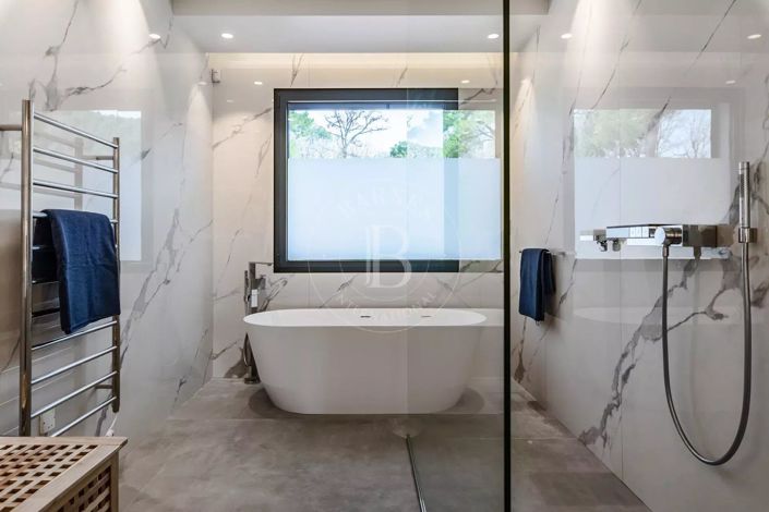 Image No.12-6 Bed House for sale