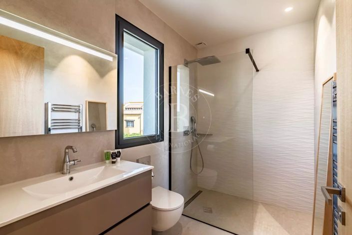 Image No.14-6 Bed House for sale