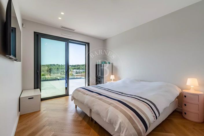 Image No.15-6 Bed House for sale