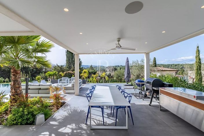 Image No.17-6 Bed House for sale