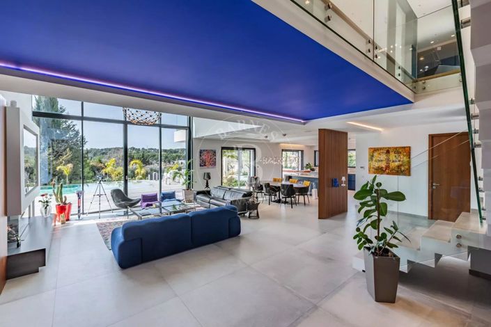 Image No.4-6 Bed House for sale