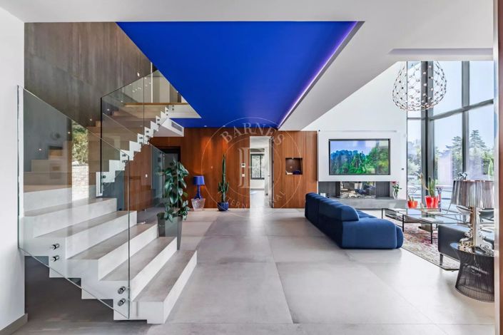 Image No.5-6 Bed House for sale