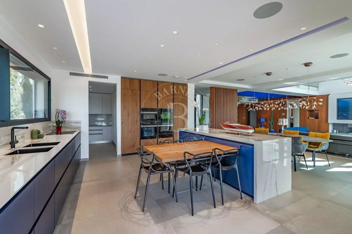 Image No.7-6 Bed House for sale