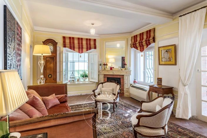 Image No.5-5 Bed House for sale