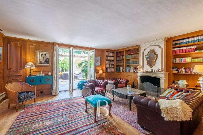 Image No.6-5 Bed House for sale