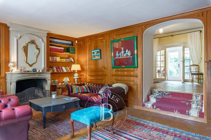 Image No.7-5 Bed House for sale