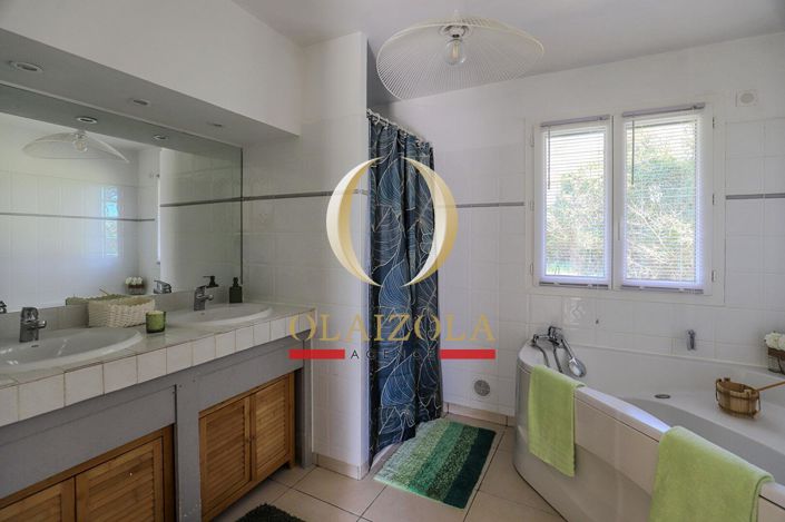 Image No.13-3 Bed House for sale