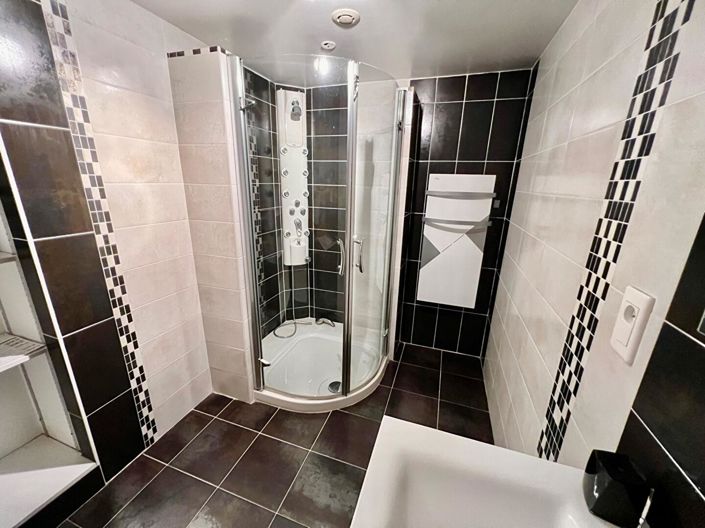 Image No.15-4 Bed House for sale