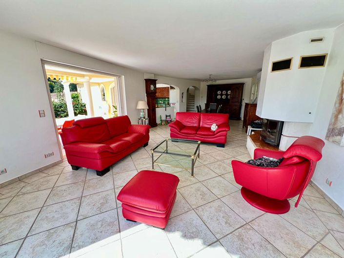 Image No.6-4 Bed House for sale