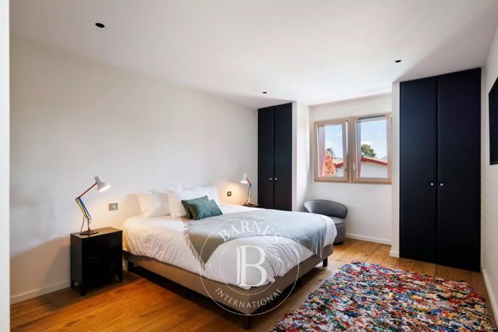 Image No.18-5 Bed House for sale