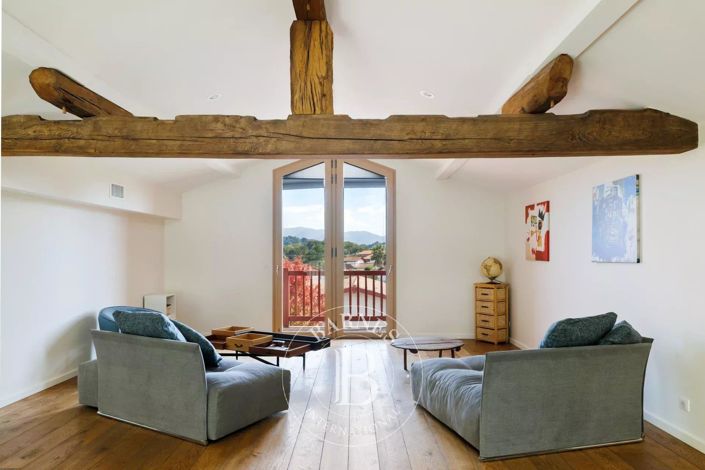 Image No.21-5 Bed House for sale