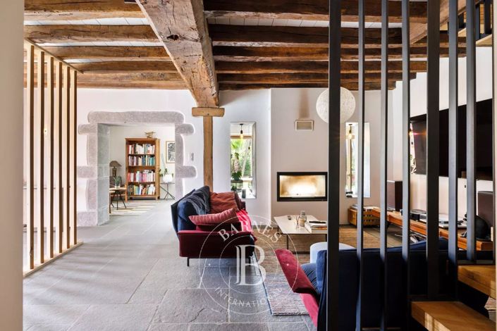 Image No.7-5 Bed House for sale