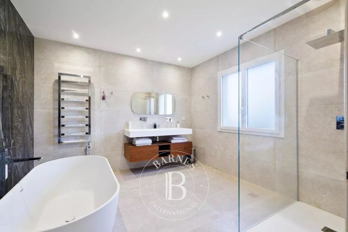 Image No.18-4 Bed House for sale