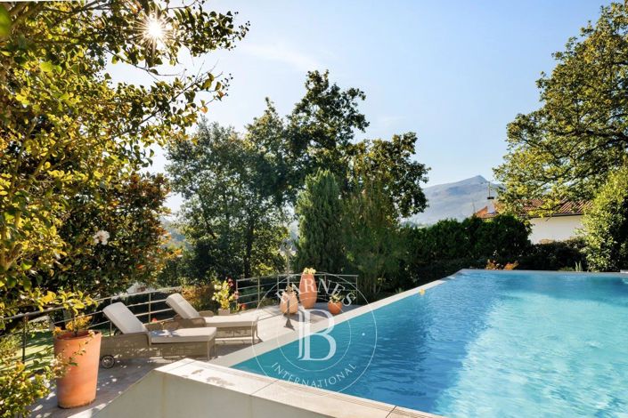 Image No.2-4 Bed House for sale