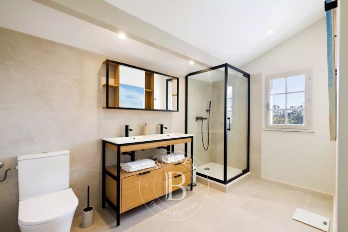 Image No.25-4 Bed House for sale