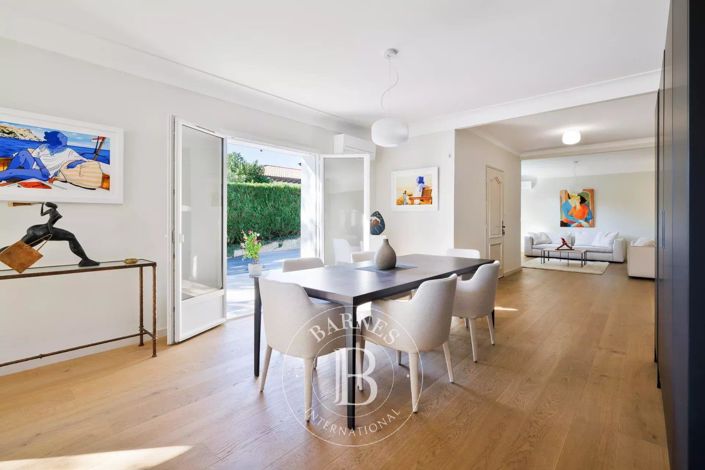 Image No.8-4 Bed House for sale