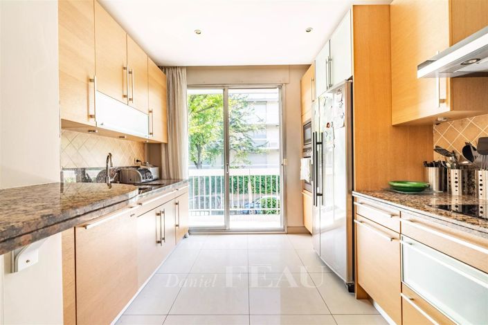 Image No.4-4 Bed Apartment for sale