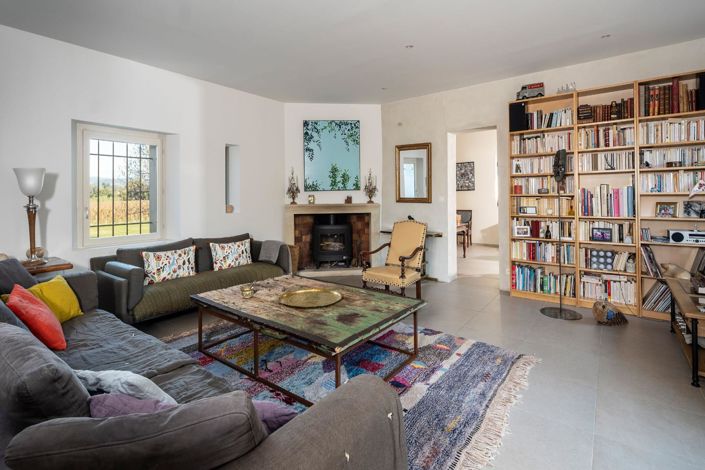 Image No.18-5 Bed House for sale