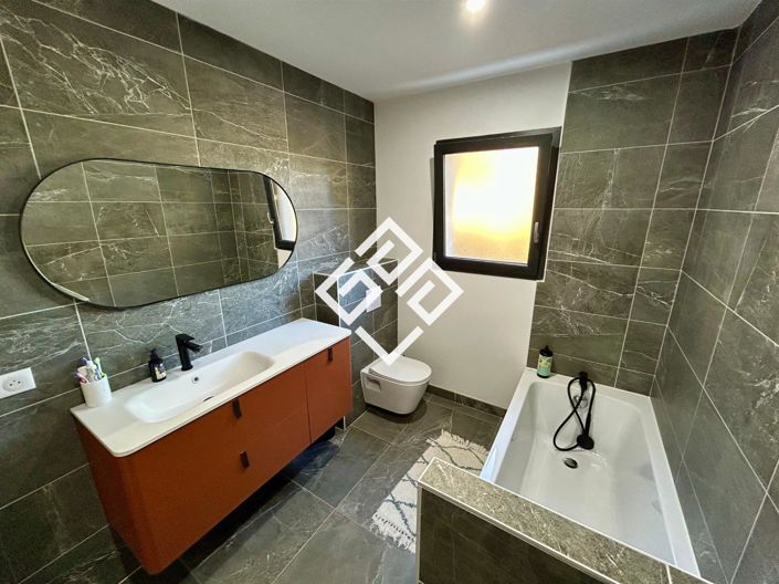 Image No.14-3 Bed House for sale