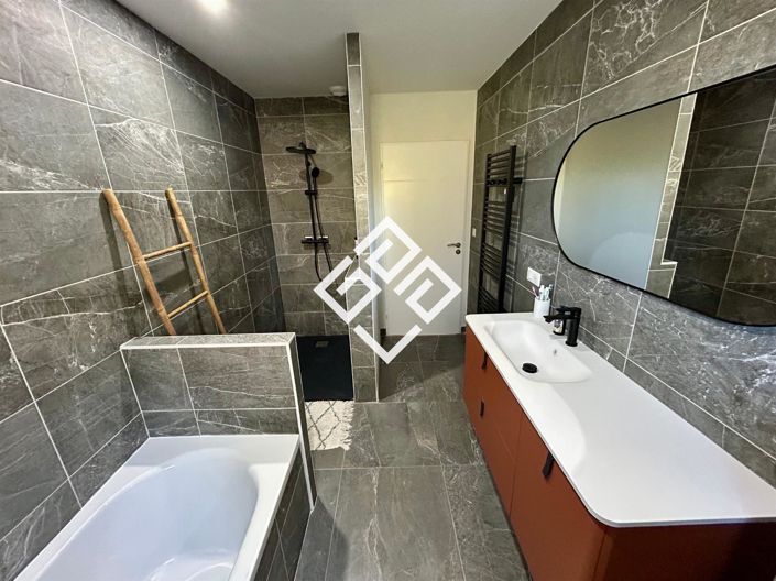 Image No.15-3 Bed House for sale