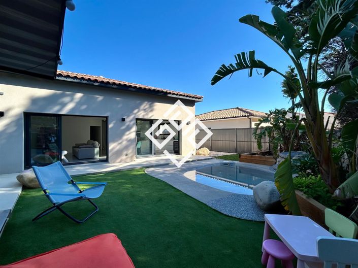 Image No.17-3 Bed House for sale