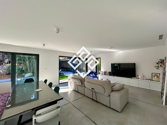 Image No.2-3 Bed House for sale