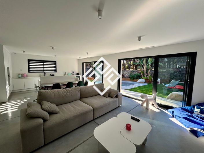 Image No.3-3 Bed House for sale