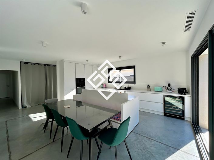 Image No.5-3 Bed House for sale