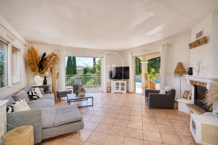 Image No.3-5 Bed House for sale