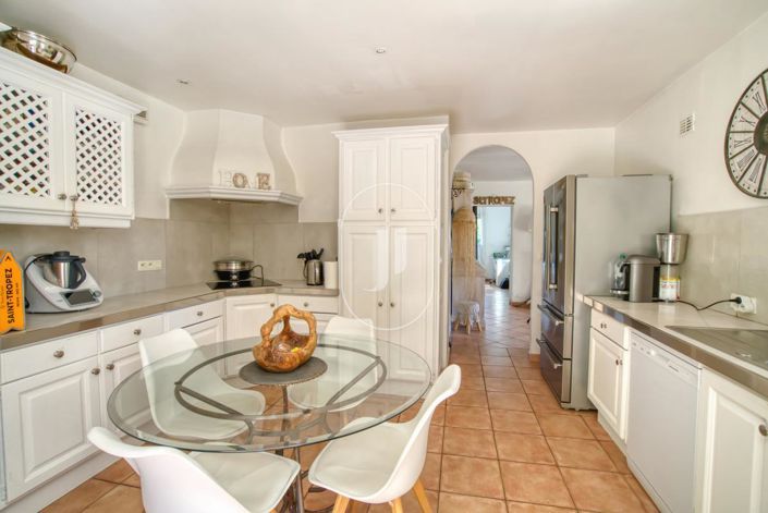 Image No.5-5 Bed House for sale