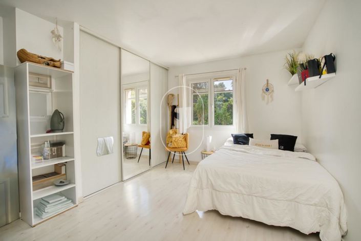 Image No.7-5 Bed House for sale