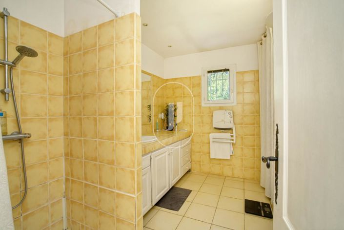 Image No.9-5 Bed House for sale