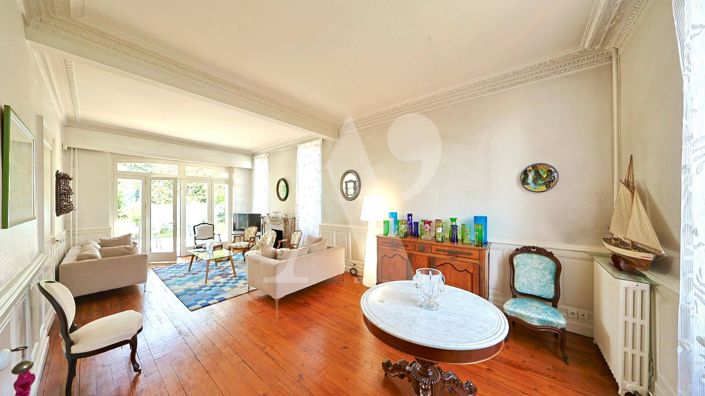 Image No.6-5 Bed House for sale